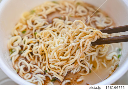 マー油入りとんこつラーメン 138196753