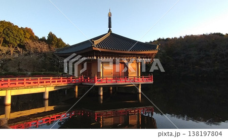 夕焼けに染まる 安倍文殊院金閣浮御堂 夕焼けに染まる 安倍文殊院金閣浮御堂 138197804