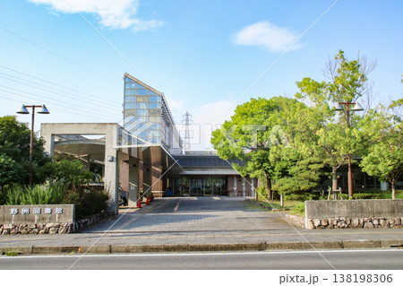野洲図書館／滋賀県野洲市辻町  138198306