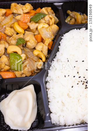 おいしい中華弁当、鶏肉カシューナッツ炒め弁当 おいしい中華弁当、鶏肉カシューナッツ炒め弁当 138198649