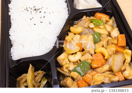 おいしい中華弁当、鶏肉カシューナッツ炒め弁当 おいしい中華弁当、鶏肉カシューナッツ炒め弁当 138198653