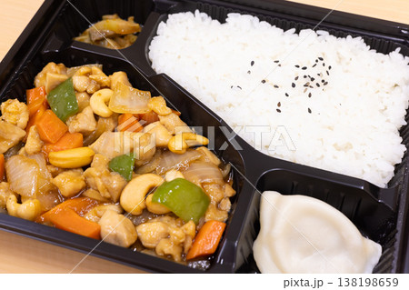 おいしい中華弁当、鶏肉カシューナッツ炒め弁当 おいしい中華弁当、鶏肉カシューナッツ炒め弁当 138198659