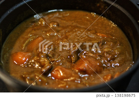 ストウブ鍋で作るカレー ストウブ鍋で作るカレー 138198675