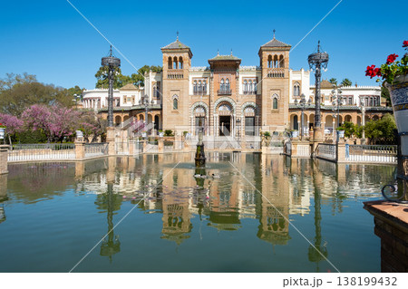 Palace Reflected Lake 138199432