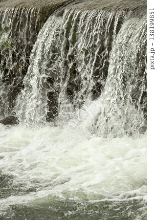 河川の氾濫・増水　溢水　越水　A river overflows 138199851