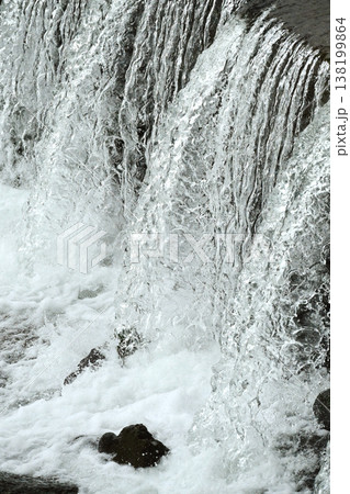 河川の氾濫・増水　溢水　越水　A river overflows 138199864