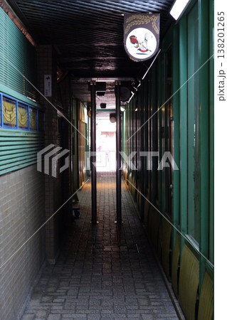 京都先斗町の路地 京都先斗町の路地 138201265