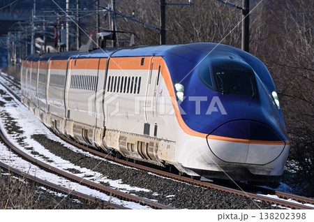 山形新幹線の新型車両のE8系新幹線つばさ 138202398
