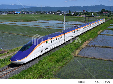 山形新幹線の新型車両のE8系新幹線つばさ 138202399