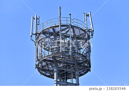 通信イメージ(電波塔:基地局) 通信イメージ(電波塔:基地局) 138203546