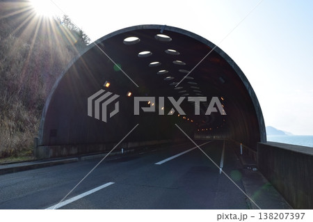 海岸道路のシェルター 138207397