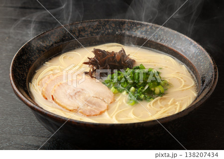とんこつラーメン とんこつラーメン 138207434