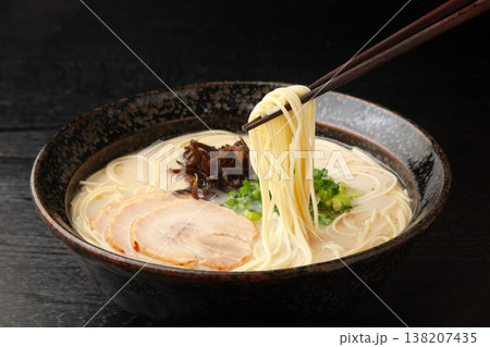 とんこつラーメン とんこつラーメン 138207435