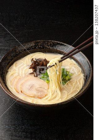 とんこつラーメン とんこつラーメン 138207437