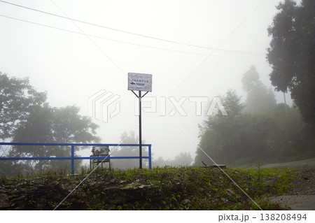 アンナプルナトレッキングルートの案内標識 アンナプルナトレッキングルートの案内標識 138208494