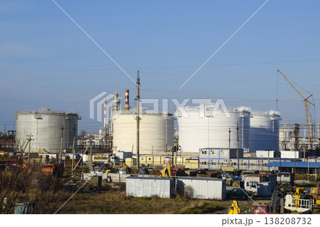 Refinery. Reservoirs for storage of refinery products. Rectification columns. 138208732