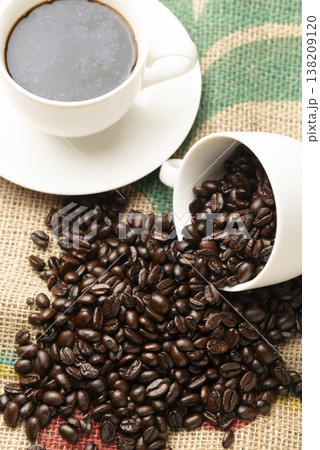 美味しいコーヒーとコーヒー豆 美味しいコーヒーとコーヒー豆 138209120