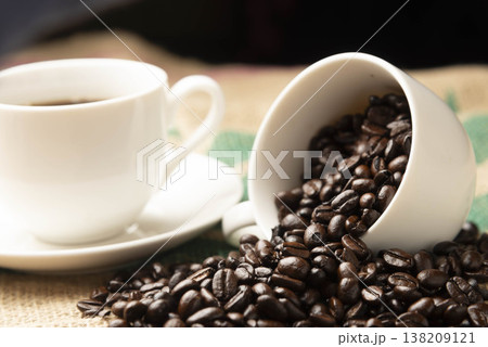 美味しいコーヒーとコーヒー豆 美味しいコーヒーとコーヒー豆 138209121