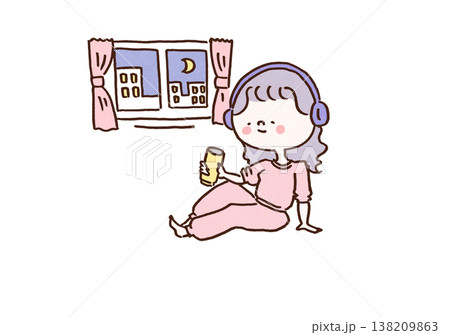夜の部屋で缶のお酒を飲みながら音楽を聴いてくつろぐ女性のイラスト(チルタイム・晩酌) 夜の部屋で缶のお酒を飲みながら音楽を聴いてくつろぐ女性のイラスト(チルタイム・晩酌) 138209863