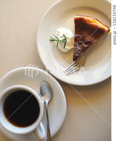 チーズケーキとコーヒー チーズケーキとコーヒー 138210746