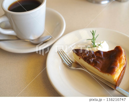 チーズケーキとコーヒー チーズケーキとコーヒー 138210747