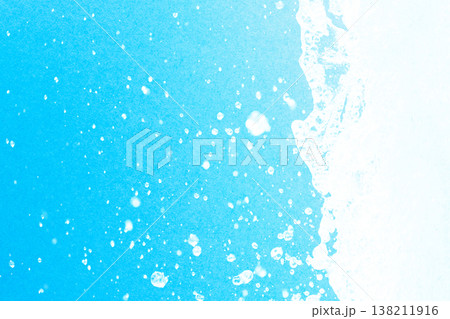 噴水の水のアップ 水滴 水色の紙との合成 噴水の水のアップ 水滴 水色の紙との合成 138211916