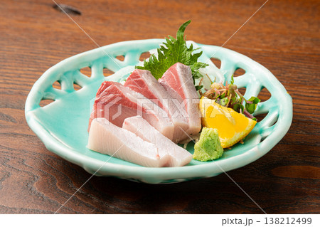 ぶり刺身 新鮮なブリの和食お造り料理 ぶり刺身 新鮮なブリの和食お造り料理 138212499