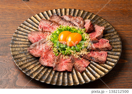 牛ハラミのタタキ 香ばしく炙った肉料理 牛ハラミのタタキ 香ばしく炙った肉料理 138212500