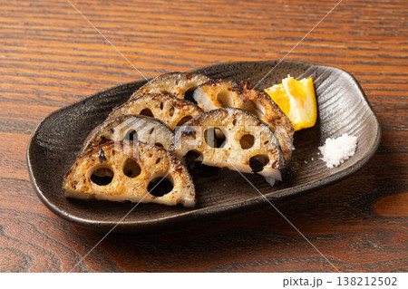 蓮根炭火焼き シャキシャキ食感の焼き野菜料理 蓮根炭火焼き シャキシャキ食感の焼き野菜料理 138212502