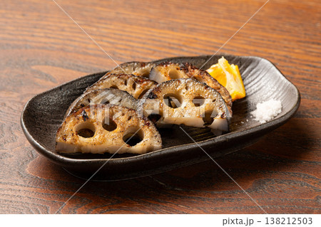 蓮根炭火焼き シャキシャキ食感の焼き野菜料理 蓮根炭火焼き シャキシャキ食感の焼き野菜料理 138212503