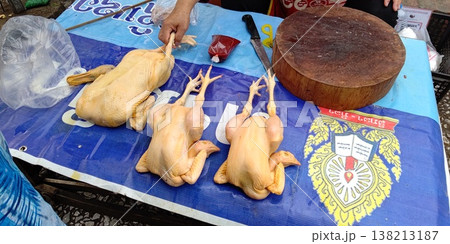 ルアンパバーン朝市の景色【ラオス】 138213187