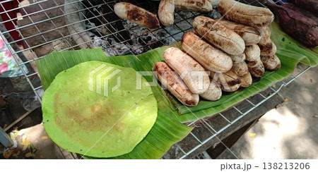 ルアンパバーン朝市の景色【ラオス】 138213206