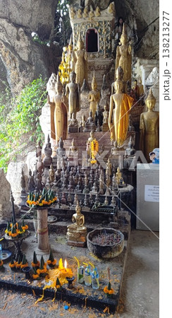 パク・ウー洞窟内の仏像たち【ラオス・ルアンパバーン】 パク・ウー洞窟内の仏像たち【ラオス・ルアンパバーン】 138213277