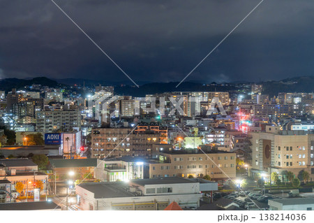 雨降る鹿児島市内の夜景 138214036