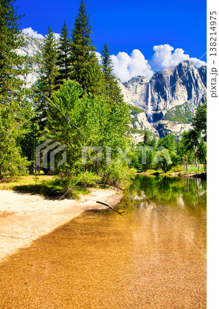 ヨセミテ国立公園のヨセミテ滝の絶景 138214975