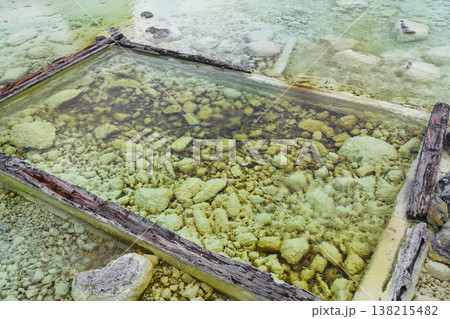 草津温泉　湯畑　将軍御汲上の湯枠（群馬県吾妻郡草津町） 138215482