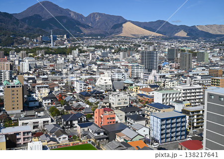 【大分県別府市】別府タワーから望む別府市街地の風景 138217641
