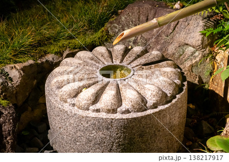 京都 東山泉涌寺別院 雲龍院(瑠璃山)境内中庭の水琴窟(龍淵のさやけし)龍の伊吹 ライトアップ 京都 東山泉涌寺別院 雲龍院(瑠璃山)境内中庭の水琴窟(龍淵のさやけし)龍の伊吹 ライトアップ 138217917