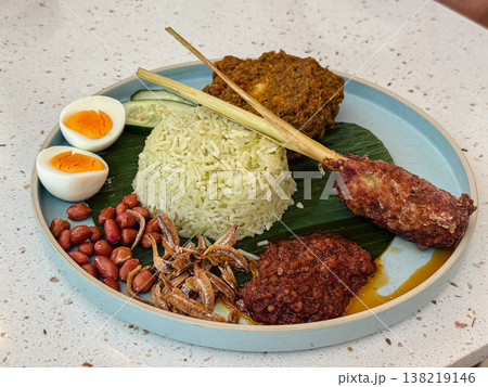 マレーシア料理 ココナツミルク入りご飯 nasi lemak マレーシア料理 ココナツミルク入りご飯 nasi lemak 138219146