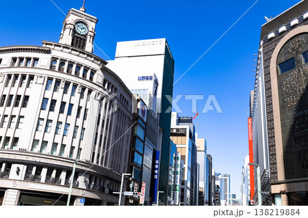 東京・銀座4丁目交差点と和光ビル時計塔 東京・銀座4丁目交差点と和光ビル時計塔 138219884