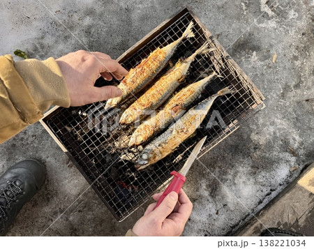 the process of roasting juicy and spiced fresh mackerel on a grill, mackerel on coals on a grill recipe 138221034