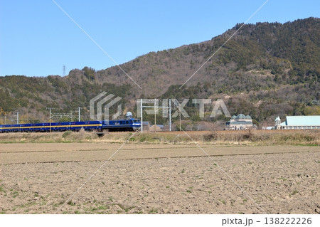 滋賀県 繖山とその麓を走る鉄道 滋賀県 繖山とその麓を走る鉄道 138222226