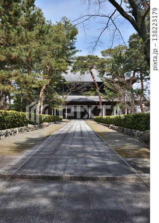 大本山相国寺　法堂へと続く参道(京都市上京区) 138223179