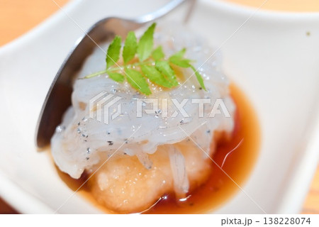 木の芽を添えたどろめの小鉢料理 138228074