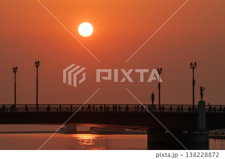 幣舞橋の夕焼け 138228872