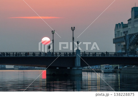 幣舞橋の夕日 138228875
