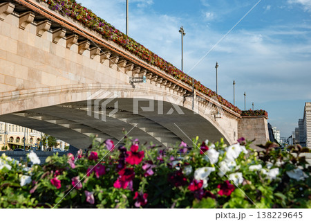 Bolshoy Moskvoretsky Bridge in Moscow decorated with vibrant flowers against blue sky 138229645