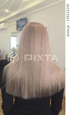 Blonde hair. Hair coloring and drying process at a beauty salon. Medium length. 138232249