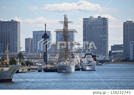 帆船海王丸（2代）、竹芝埠頭より 138232743