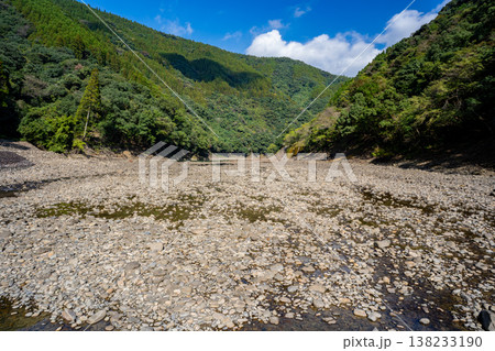 速川神社の参道から見る一ツ瀬川（西都市） 138233190